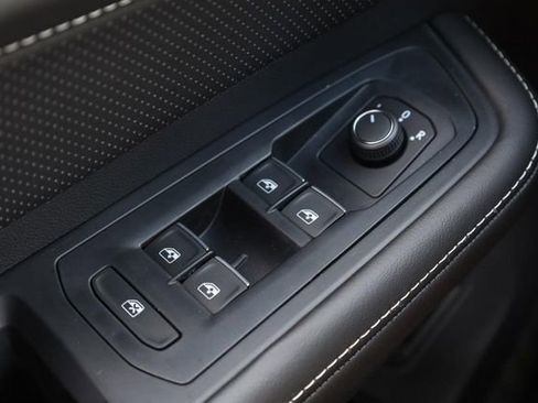 New 2026 Volkswagen Atlas Cross Sport SE image 19