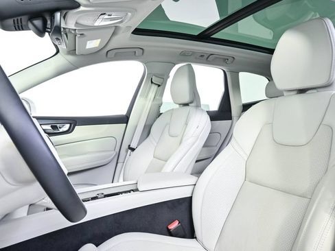 Certified 2022 Volvo XC60 B6 Inscription w/ Advanced Package AWD/4WD image 7