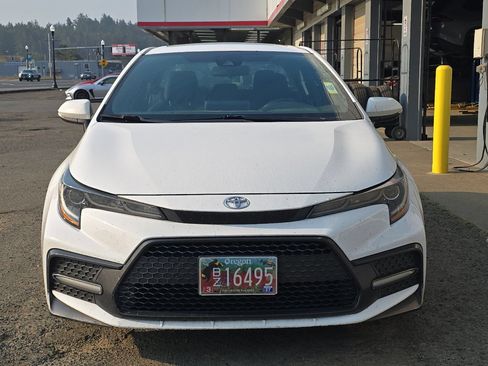 Used 2020 Toyota Corolla SE FWD image 3