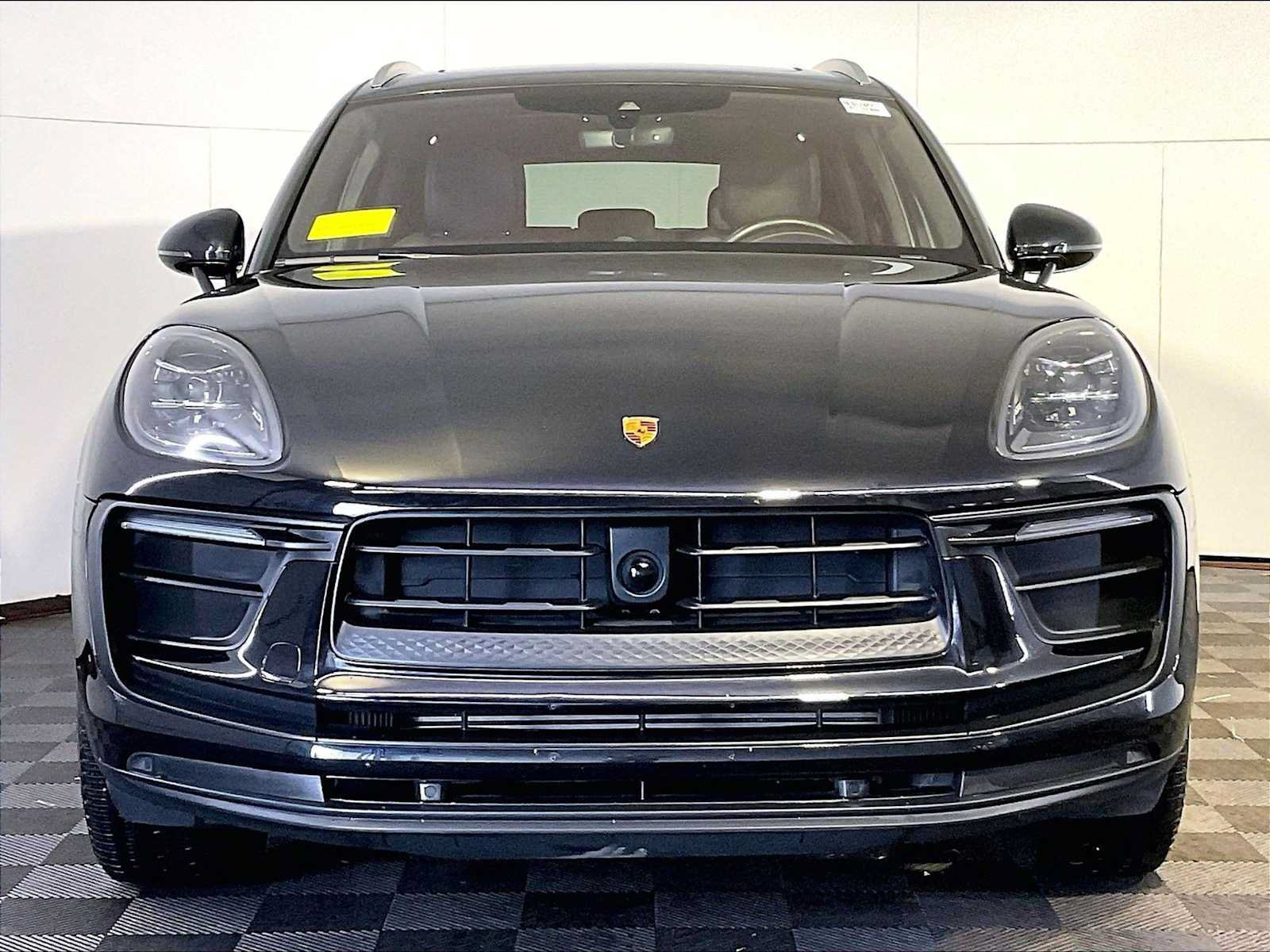 Certified 2022 Porsche Macan AWD/4WD image 10