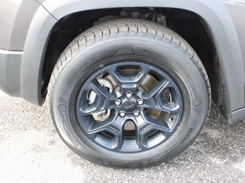 Used 2021 Jeep Cherokee Trailhawk w/ Comfort/Convenience Group image 33