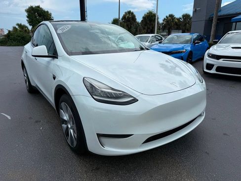 Used 2022 Tesla Model Y Long Range AWD/4WD image 3
