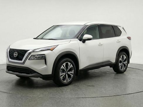 Used 2023 Nissan Rogue SV image 3