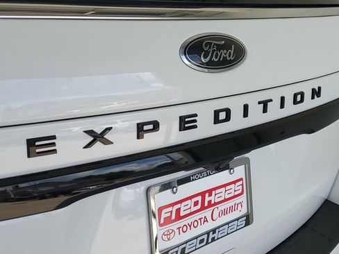 Used 2023 Ford Expedition Limited image 9