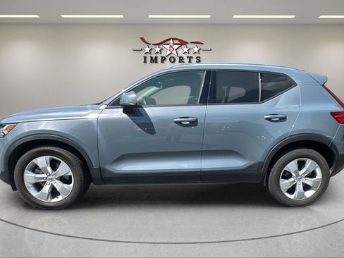 Used 2020 Volvo XC40 T4 Momentum FWD image 2