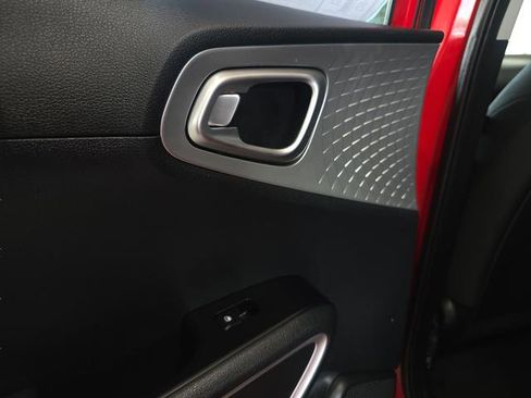 Used 2025 Kia Soul LX w/ LX Technology Package FWD image 21