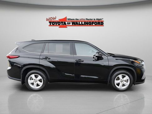 Used 2023 Toyota Highlander LE AWD/4WD image 13