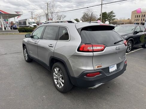 Used 2018 Jeep Cherokee Limited image 7