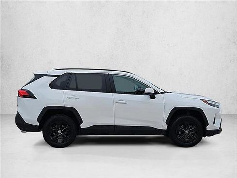 Used 2025 Toyota RAV4 XLE AWD/4WD image 4