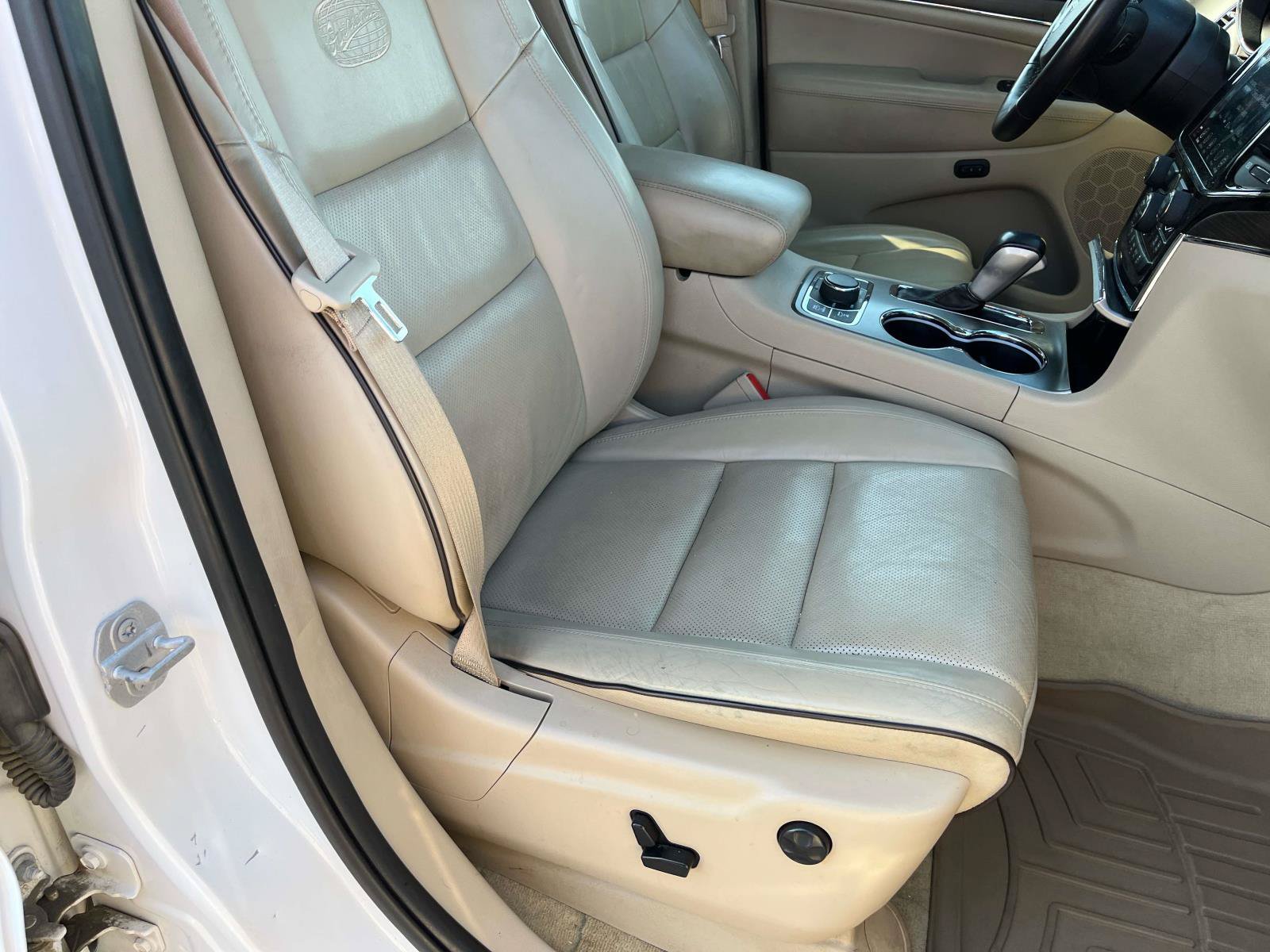 Used 2020 Jeep Grand Cherokee Overland AWD/4WD image 26