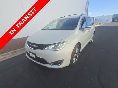 Used 2019 Chrysler Pacifica Limited w/ Advanced Safetytec Group