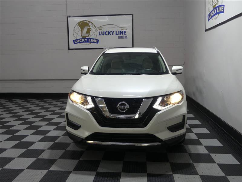 Used 2017 Nissan Rogue SV w/ SV Premium Package FWD image 2