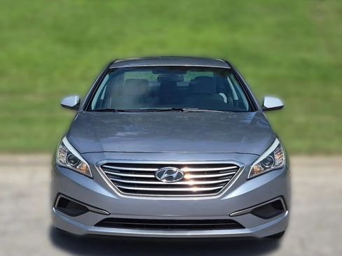 Used 2016 Hyundai Sonata SE w/ Cargo Package FWD image 2