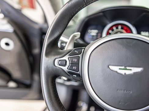 Used 2020 Aston Martin DB11 Coupe image 22