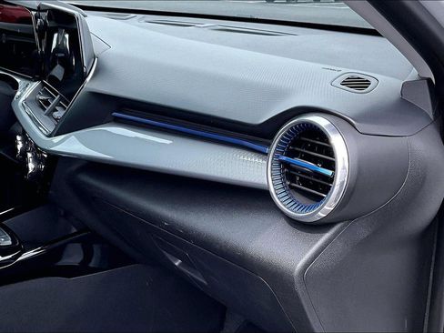 Used 2025 Chevrolet Trax LT image 18