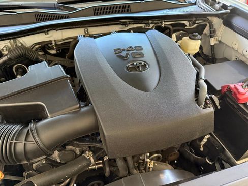 Used 2021 Toyota Tacoma SR5 AWD/4WD image 37