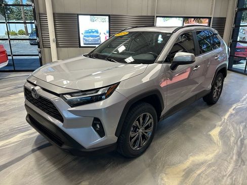 Used 2022 Toyota RAV4 XLE Premium AWD/4WD image 34