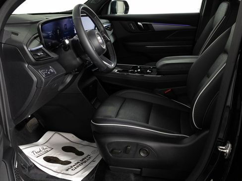 Used 2025 Buick Enclave Sport Touring AWD/4WD image 14