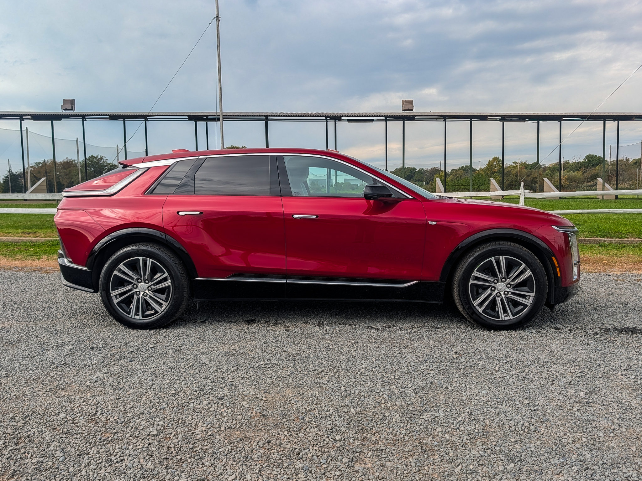 Used 2024 Cadillac Lyriq Luxury AWD/4WD image 4