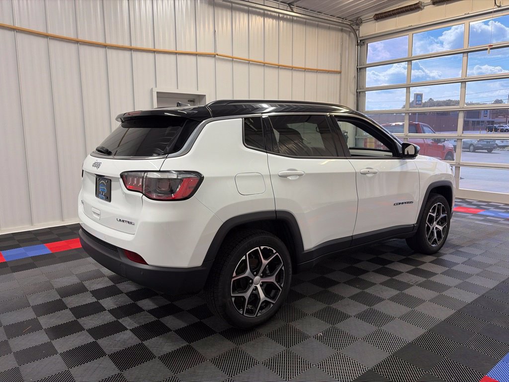 Used 2024 Jeep Compass Limited AWD/4WD image 4