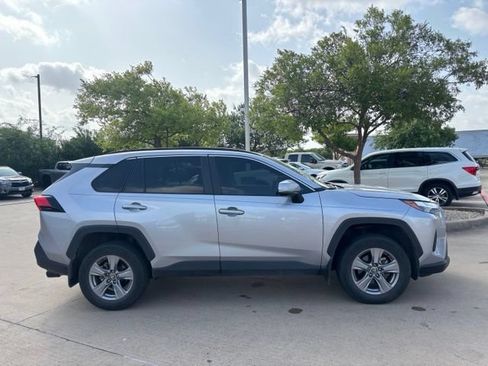 Used 2024 Toyota RAV4 XLE FWD image 4