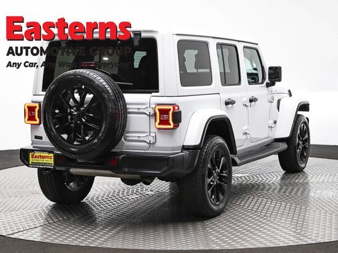 Used 2025 Jeep Wrangler Unlimited Sahara AWD/4WD image 5