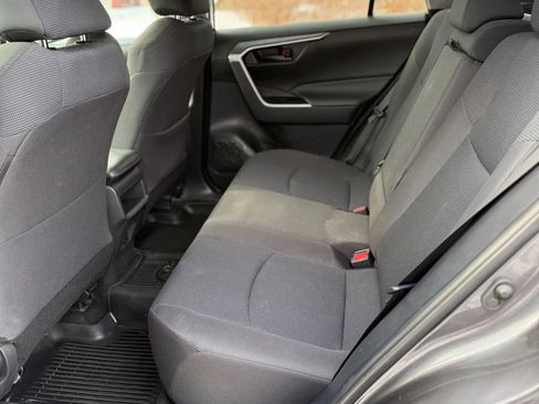 Used 2021 Toyota RAV4 LE image 18