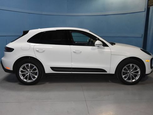 Certified 2025 Porsche Macan AWD/4WD image 21