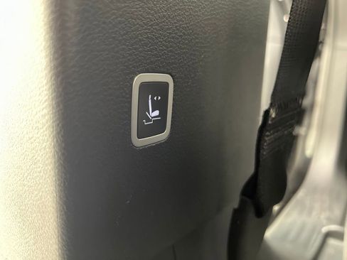 Used 2025 Chrysler Pacifica Select FWD image 17