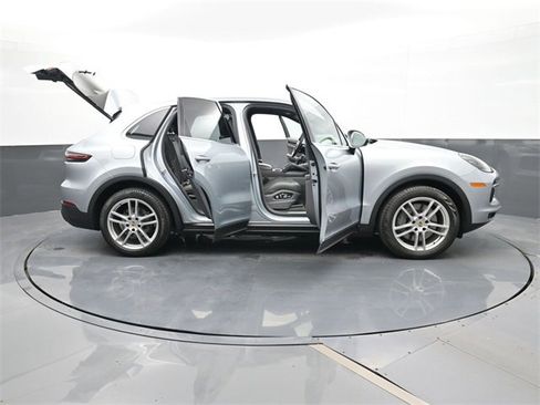 Used 2020 Porsche Cayenne S image 34