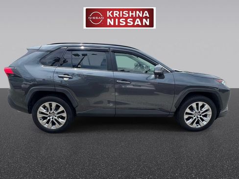 Used 2020 Toyota RAV4 XLE Premium FWD image 6