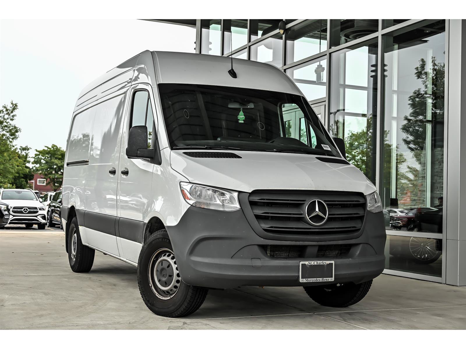 Used 2024 Mercedes-Benz Sprinter 2500 image 3