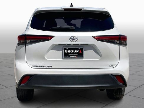 Used 2023 Toyota Highlander LE image 5