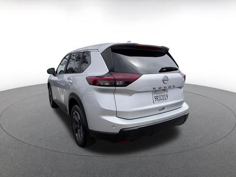 Used 2025 Nissan Rogue SV FWD image 11
