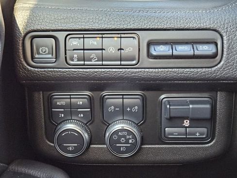 Used 2021 GMC Yukon Denali w/ Denali Ultimate Package image 22