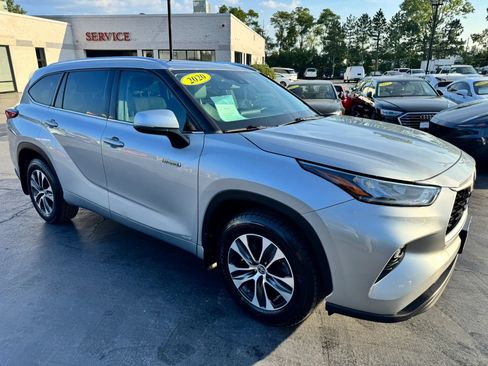 Used 2020 Toyota Highlander XLE AWD/4WD image 6