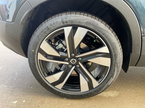 New 2026 Volvo XC40 B5 Plus w/ Protection Package Premier image 16