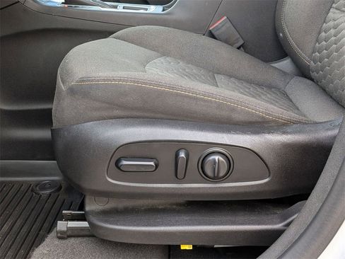 Used 2020 Chevrolet Equinox LT image 13