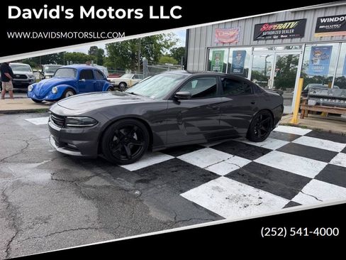 Used 2016 Dodge Charger R/T RWD image 1