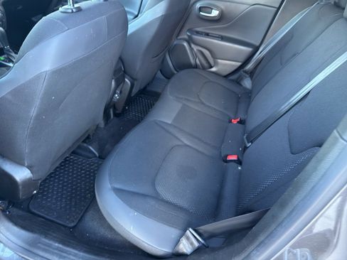 Used 2019 Jeep Renegade Altitude w/ Quick Order Package 22M image 12