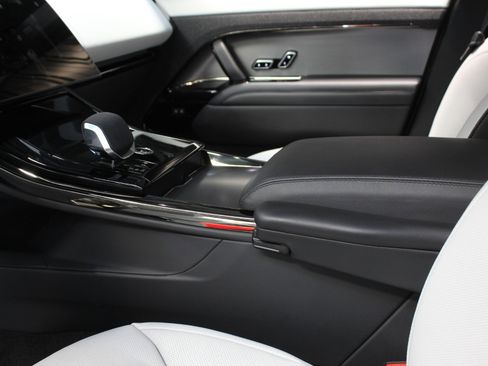 Used 2024 Land Rover Range Rover Sport Dynamic SE image 30