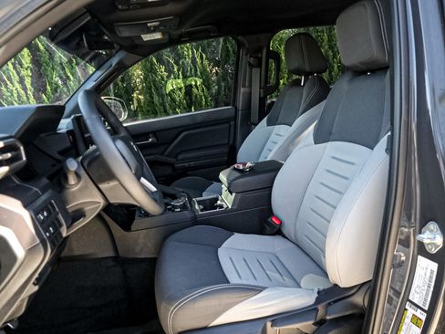 Used 2024 Toyota Tacoma TRD Sport image 17