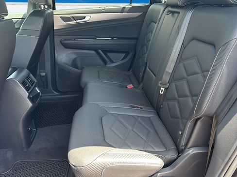 New 2026 Volkswagen Atlas Cross Sport SE FWD image 18