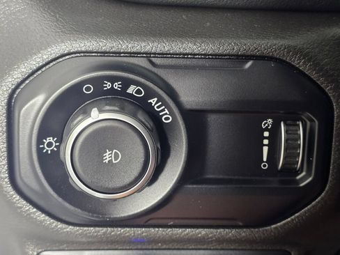 Used 2023 Jeep Wrangler Unlimited Sahara w/ Cold Weather Group AWD/4WD image 36