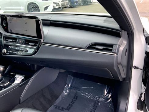 Certified 2025 Lexus ES 350 w/ Premium Package image 19