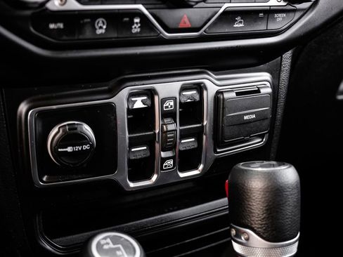 Used 2021 Jeep Wrangler Unlimited Sport image 24