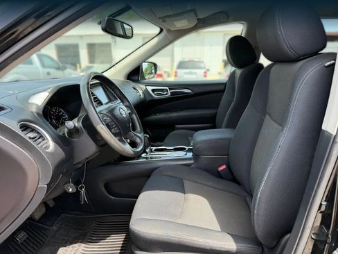Used 2017 Nissan Pathfinder SV FWD image 2