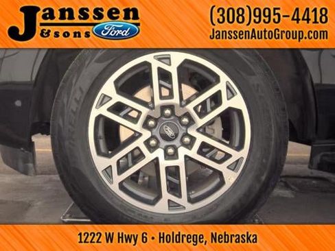 Used 2025 Ford Expedition Max Active AWD/4WD image 8