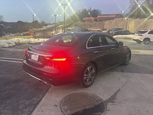 Used 2021 Mercedes-Benz E 350 4MATIC Sedan image 3