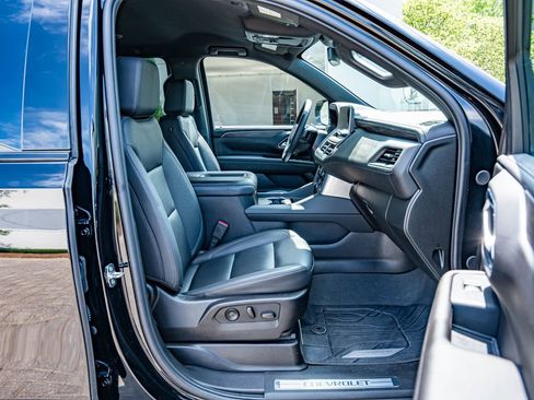 Used 2024 Chevrolet Suburban Z71 w/ Luxury Package AWD/4WD image 38